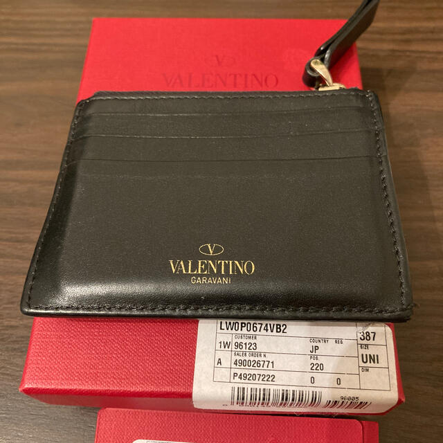 valentino garavani(ヴァレンティノガラヴァーニ)のVALENTINO カードケース レディースのファッション小物(名刺入れ/定期入れ)の商品写真