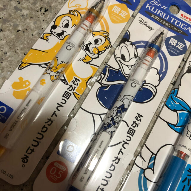 三菱鉛筆(ミツビシエンピツ)のクルトガ シャーペン⭐︎Disney限定4本セット インテリア/住まい/日用品の文房具(ペン/マーカー)の商品写真