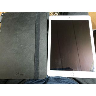 アイパッド(iPad)の美品　iPad Air2 16GB シルバー　カバー付き(タブレット)