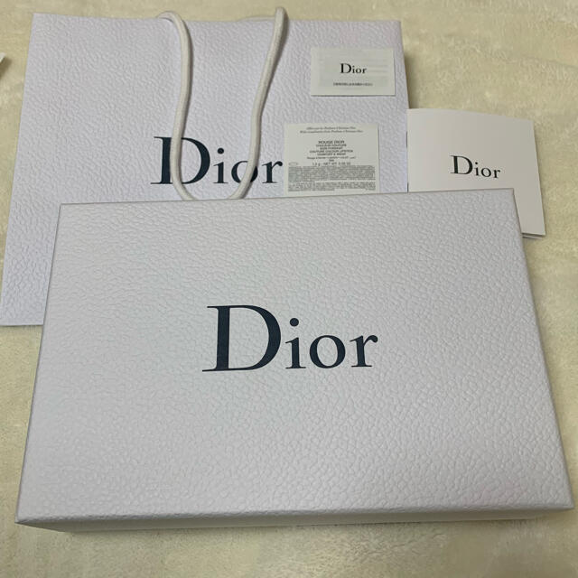 Dior(ディオール)のDior リップ・ネイル・巾着2点　ギフトセット レディースのファッション小物(ポーチ)の商品写真