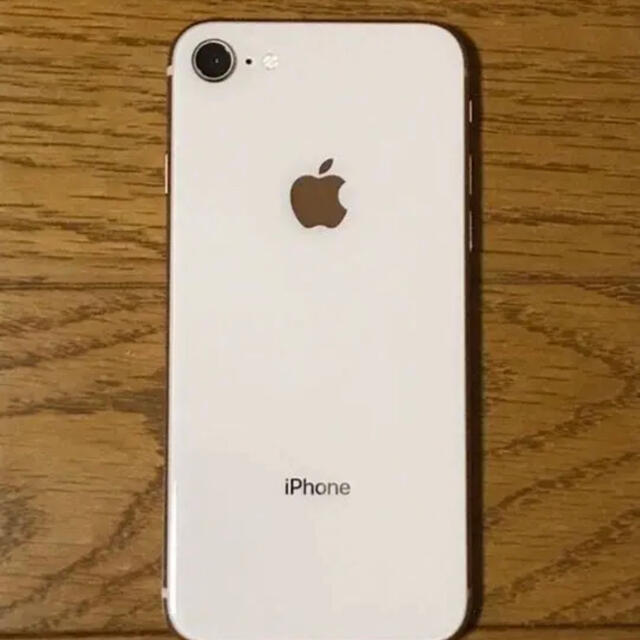 Apple(アップル)のiPhone 7 Silver 32 GB SIMフリー スマホ/家電/カメラのスマートフォン/携帯電話(スマートフォン本体)の商品写真