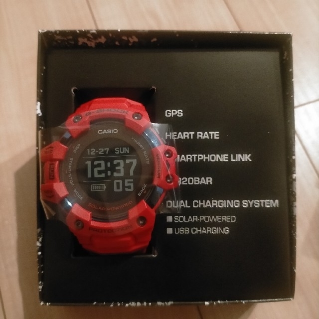 G-SHOCK(ジーショック)の【新品未使用】G-SHOCK  G-SQUAD GBD-H1000-4JR 赤 メンズの時計(腕時計(デジタル))の商品写真