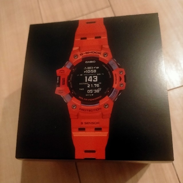 G-SHOCK(ジーショック)の【新品未使用】G-SHOCK  G-SQUAD GBD-H1000-4JR 赤 メンズの時計(腕時計(デジタル))の商品写真