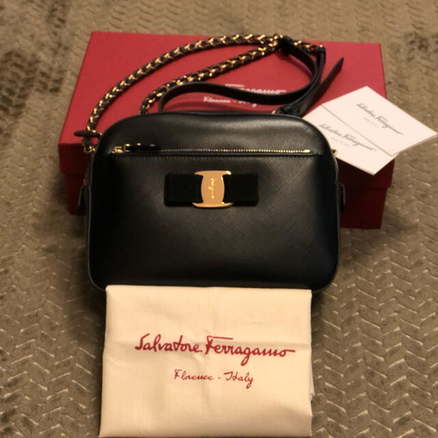 Salvatore Ferragamo フェラガモ ショルダーバッグ ヴァラ 黒 売れ筋特価品 - analytics