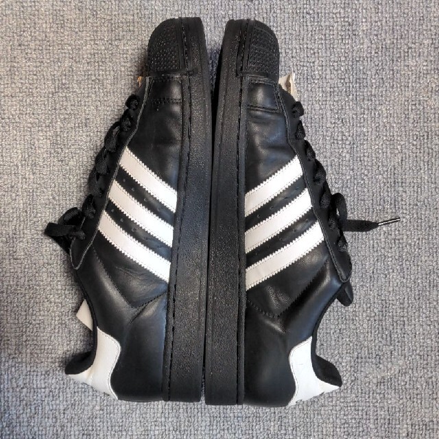 adidas(アディダス)のクリーニング済 アディダスオリジナルス　スーパースター　黒　29.0cm メンズの靴/シューズ(スニーカー)の商品写真