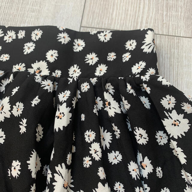 ISBIT(アイズビット)のISBIT daikanyama マーガレット柄ミニスカート レディースのスカート(ミニスカート)の商品写真
