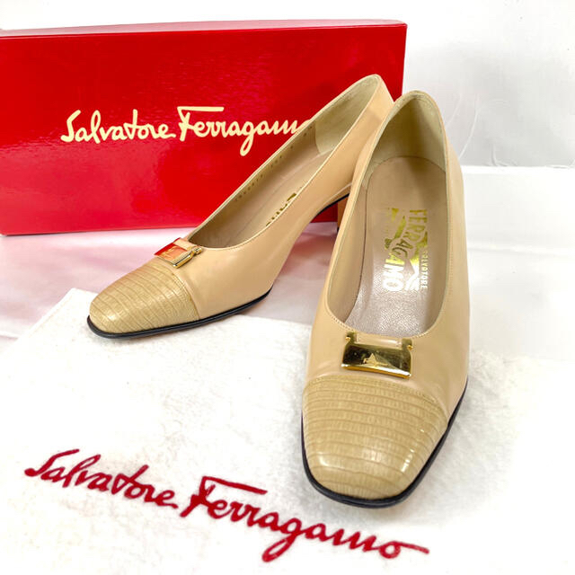 Salvatore Ferragamo(サルヴァトーレフェラガモ)の【美品】フェラガモ ガンチーニ レザー ハイヒール パンプス チャンキーヒール レディースの靴/シューズ(ハイヒール/パンプス)の商品写真