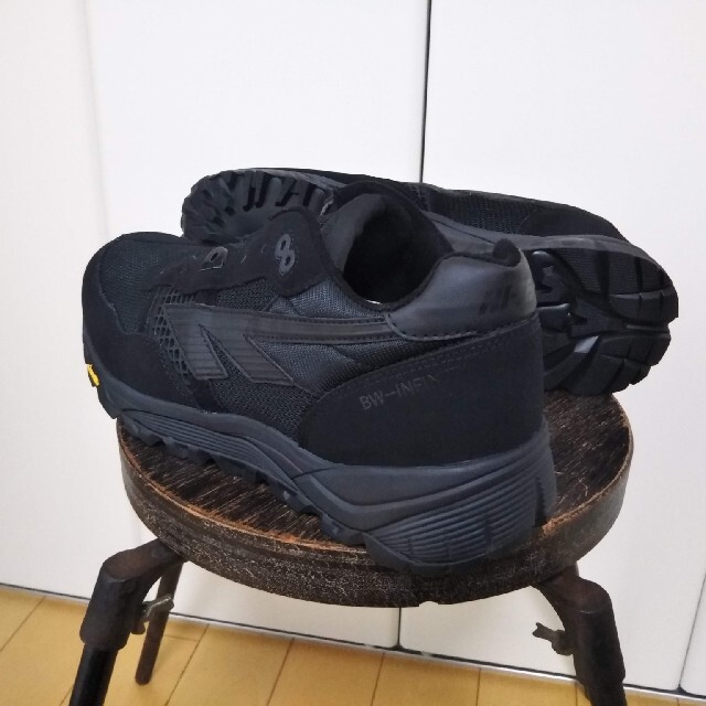 HI-TEC(ハイテック)のHi-Tec HTS BW Infinity (Triple Black) メンズの靴/シューズ(スニーカー)の商品写真