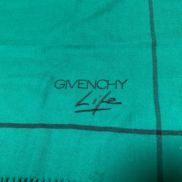 GIVENCHY(ジバンシィ)のジバンシー　大判スカーフ　送料無料 レディースのファッション小物(バンダナ/スカーフ)の商品写真