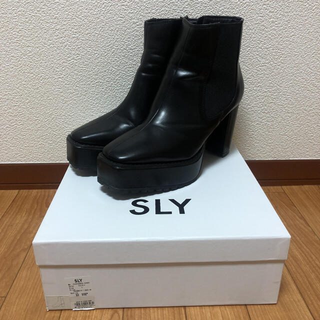 SLY(スライ)のSLY ショートブーツ　ブラック レディースの靴/シューズ(ブーツ)の商品写真