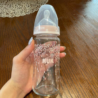 アカチャンホンポ(アカチャンホンポ)のNUK ヌーク　哺乳瓶　ガラス　240 ピンク(哺乳ビン)