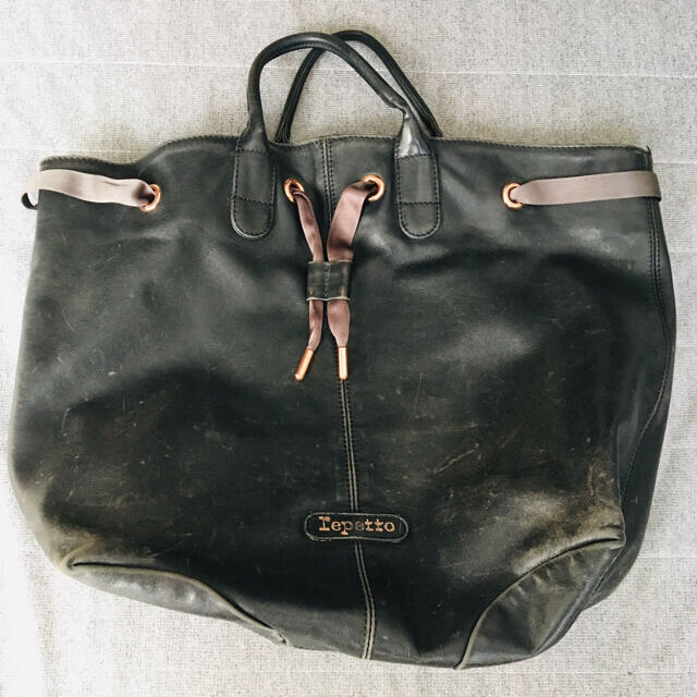 repetto(レペット)の即購入可　レペット　黒バッグ レディースのバッグ(ハンドバッグ)の商品写真