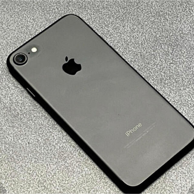 Apple(アップル)のiPhone7  au  32GB スマホ/家電/カメラのスマートフォン/携帯電話(スマートフォン本体)の商品写真