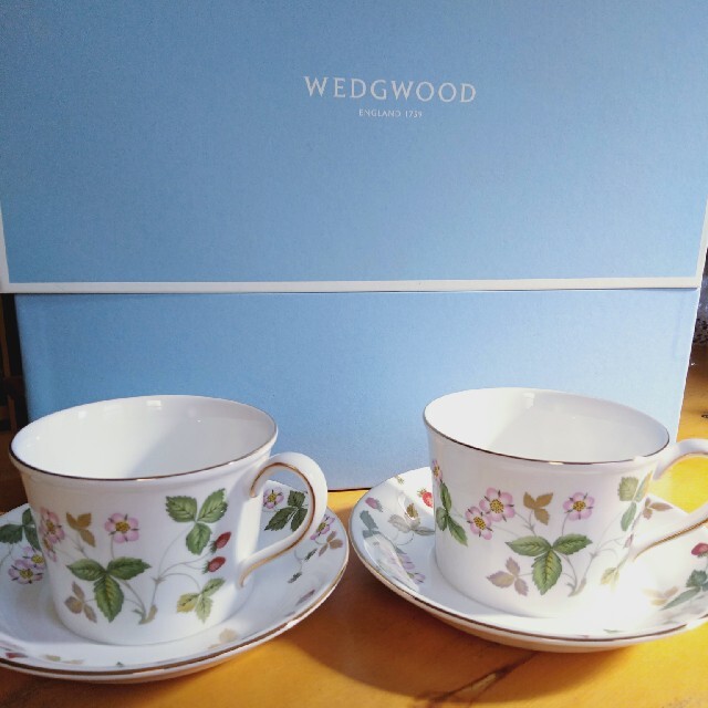 WEDGWOOD(ウェッジウッド)のウェッジウッド　ワイルドストロベリー　カップ&ソーサー インテリア/住まい/日用品のキッチン/食器(食器)の商品写真