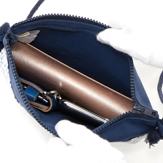 NORTHERN TRUCK(ノーザントラック)の高原総柄ポケットのミニバッグ／ノースオブジェクト　プチ...  ブルー レディースのバッグ(ショルダーバッグ)の商品写真