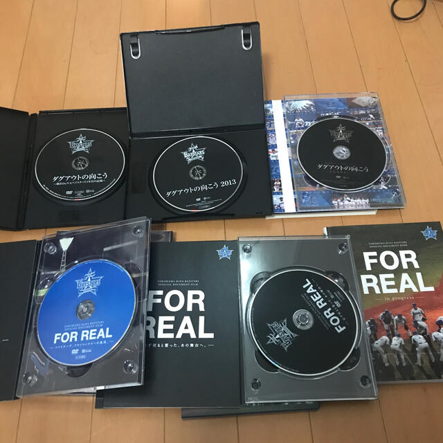 横浜DeNAベイスターズ(ヨコハマディーエヌエーベイスターズ)のダグアウトの向こう+FOR REAL DVD5枚+付属本 スポーツ/アウトドアの野球(記念品/関連グッズ)の商品写真