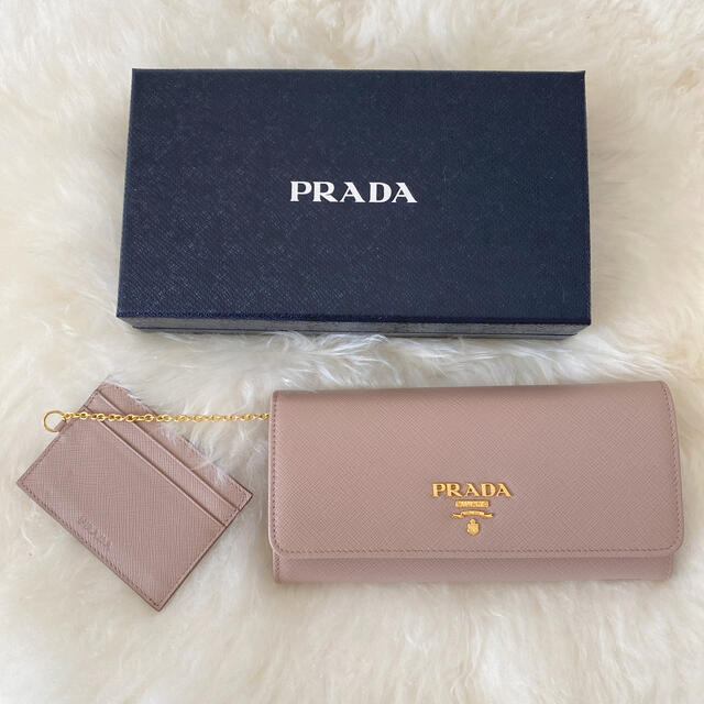待望の再入荷! 《新品》PRADA パスケース付き 長財布 三角タグ プラダ