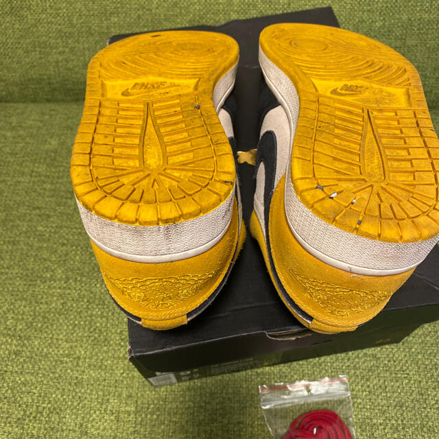 NIKE(ナイキ)のナイキ エア ジョーダン 1 ロー つま黒 イエロー 黄色　US9.5 メンズの靴/シューズ(スニーカー)の商品写真