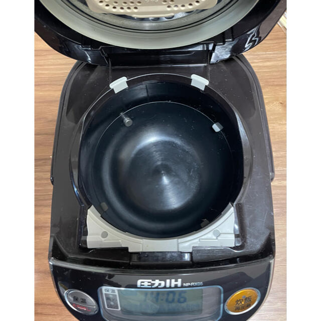 象印(ゾウジルシ)の象印 炊飯器 NP-RX05(3合) 中古 スマホ/家電/カメラの調理家電(炊飯器)の商品写真