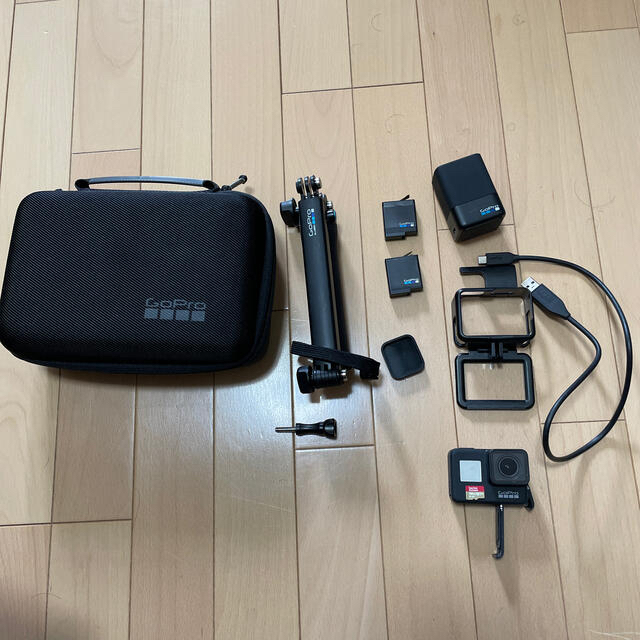 GoPro(ゴープロ)のgopro7 black    SDカード付き  スマホ/家電/カメラのカメラ(コンパクトデジタルカメラ)の商品写真