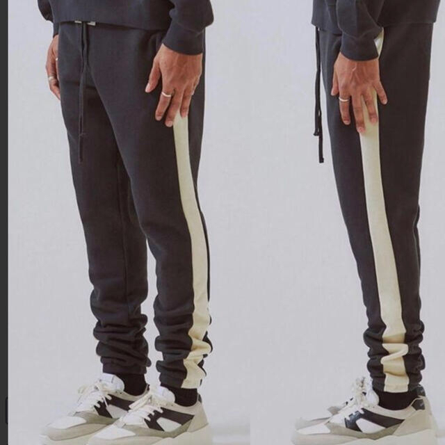 FEAR OF GOD(フィアオブゴッド)のFOG Essentials Side Stripe Sweatpants  メンズのトップス(スウェット)の商品写真