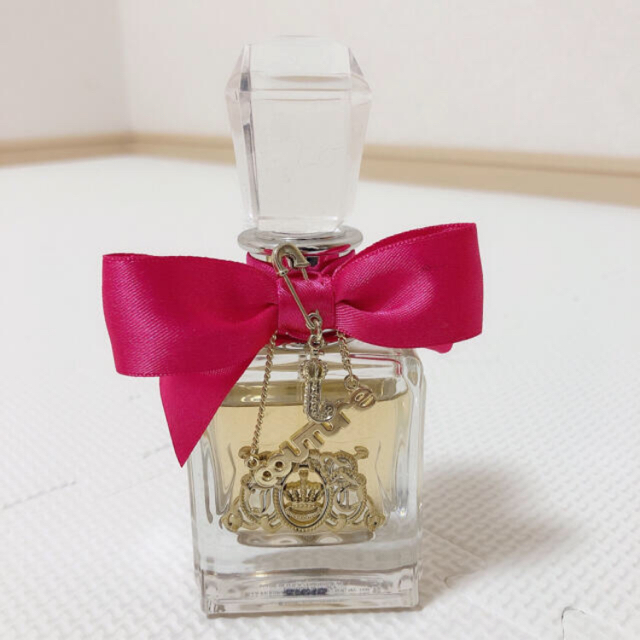 Juicy Couture(ジューシークチュール)のJuicy Couture Viva la juicy 50mlセット コスメ/美容の香水(香水(女性用))の商品写真