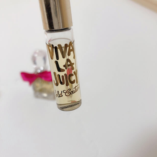 Juicy Couture(ジューシークチュール)のJuicy Couture Viva la juicy 50mlセット コスメ/美容の香水(香水(女性用))の商品写真