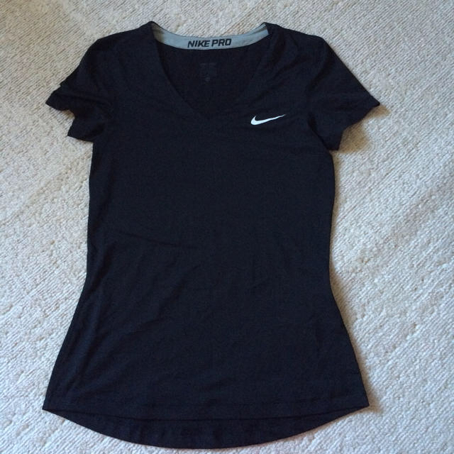 NIKE(ナイキ)のNIKE トレーニングウェア 女性用 レディースのトップス(Tシャツ(半袖/袖なし))の商品写真