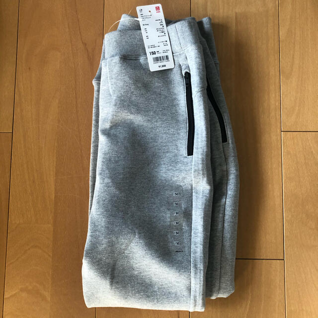 UNIQLO(ユニクロ)の新品！ユニクロ★ウルトラストレッチドライスウェットパンツ キッズ/ベビー/マタニティのキッズ服男の子用(90cm~)(パンツ/スパッツ)の商品写真