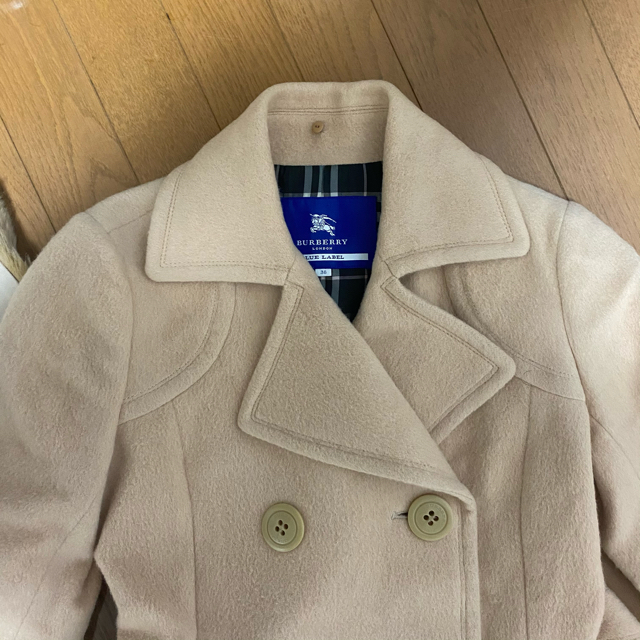 BURBERRY BLUE LABEL(バーバリーブルーレーベル)のBurberry Blue label トレンチコート　アンゴラ　バレンタイン レディースのジャケット/アウター(トレンチコート)の商品写真