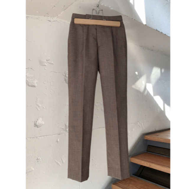 COMOLI(コモリ)のAURALEE Bluefaced Wool Slacks レディースのパンツ(カジュアルパンツ)の商品写真