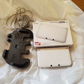 ニンテンドウ(任天堂)の中古　サランラップ様専用　Nintendo 3DS  LL 本体 ホワイト(携帯用ゲーム機本体)