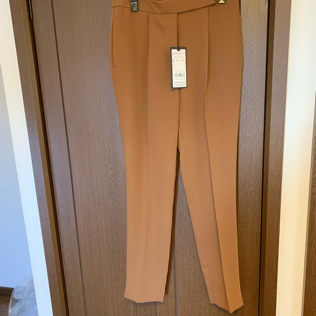 ICB ICB テーパードパンツ の通販 by 666|アイシービーならラクマ ICB アンクルパンツ テーパードパンツ タックパンツ コットン ドロスト