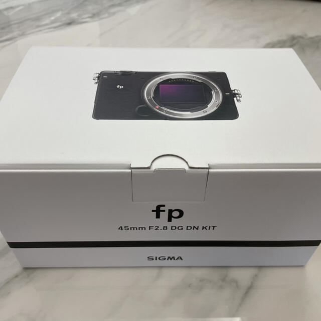 SIGMA(シグマ)の新品 SIGMA FP + 45mm F/2.8 DG DN キット スマホ/家電/カメラのカメラ(ミラーレス一眼)の商品写真