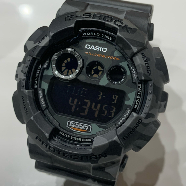 G-SHOCK(ジーショック)のG-SHOCK Gショック　カモフラ　迷彩　グレー　おしゃれ　カッコいい メンズの時計(腕時計(デジタル))の商品写真