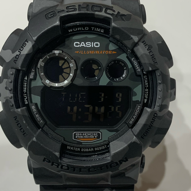 G-SHOCK(ジーショック)のG-SHOCK Gショック　カモフラ　迷彩　グレー　おしゃれ　カッコいい メンズの時計(腕時計(デジタル))の商品写真