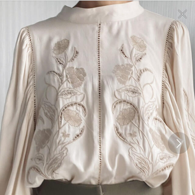 専用AMERI LADY EMBROIDERY PUFF BLOUSE 専用AMERI LADY EMBROIDERY PUFF BLOUSE