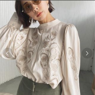 アメリヴィンテージ(Ameri VINTAGE)の専用AMERI LADY EMBROIDERY PUFF BLOUSE(シャツ/ブラウス(長袖/七分))