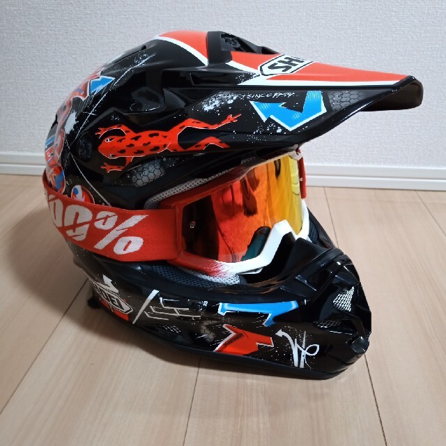 SHOEI　VFX-W BARCIA ヘルメット