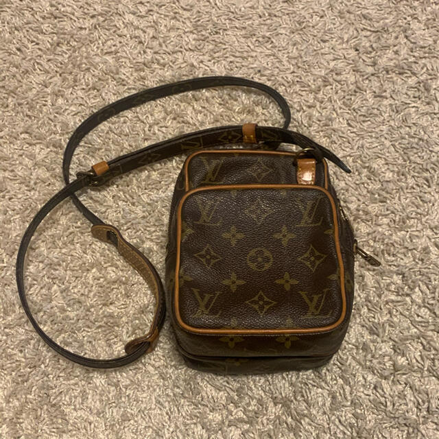 LOUIS VUITTON ショルダーバッグ　ミニアマゾン