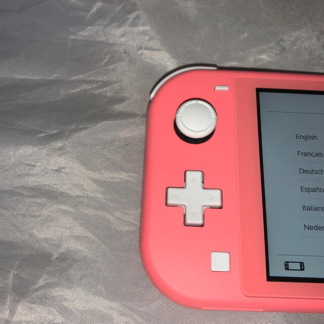 Nintendo Switch(ニンテンドースイッチ)の任天堂　スイッチライト　本体のみ　ピンク エンタメ/ホビーのゲームソフト/ゲーム機本体(携帯用ゲーム機本体)の商品写真