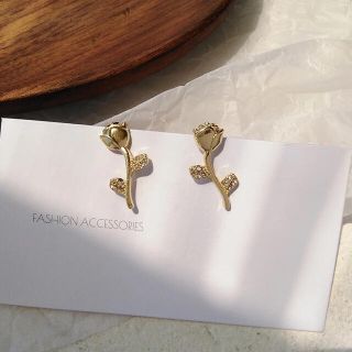 ゴールドローズピアス♡韓国アクセ　インポートアクセ(ピアス)