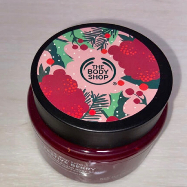 THE BODY SHOP(ザボディショップ)の新品未開封 ボディスクラブ フェスティブベリー コスメ/美容のボディケア(ボディスクラブ)の商品写真