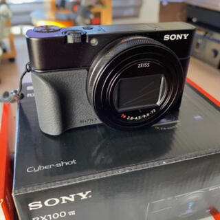 ソニー(SONY)のSONY RX100M7(コンパクトデジタルカメラ)