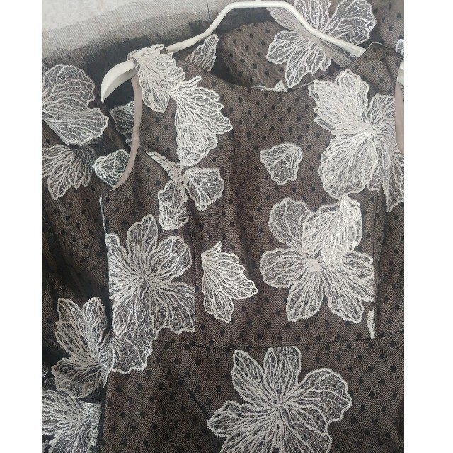GRACE CONTINENTAL(グレースコンチネンタル)のフラワー刺繍ワンピース レディースのワンピース(ひざ丈ワンピース)の商品写真
