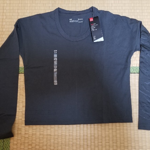 UNDER ARMOUR(アンダーアーマー)の【新品】アンダーアーマー長袖Tシャツ&スポーツクロップパンツ(レディースM) レディースのレディース その他(セット/コーデ)の商品写真