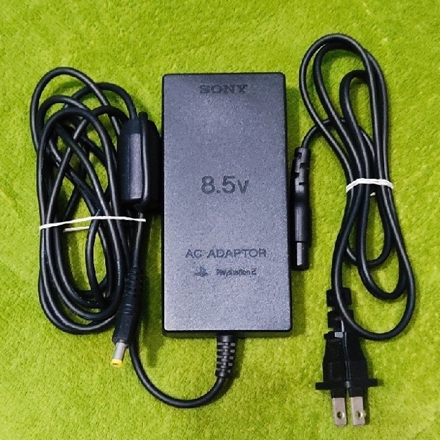 SONY(ソニー)のSONY PS2 ACアダプター＆電源ケーブル SCPH-70100  エンタメ/ホビーのゲームソフト/ゲーム機本体(家庭用ゲーム機本体)の商品写真