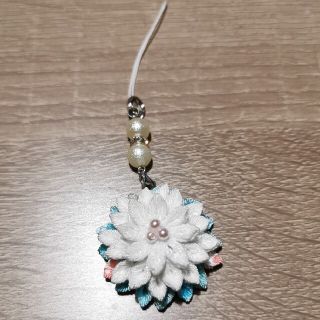 つまみ細工　ストラップ③【ハンドメイド】(キーホルダー/ストラップ)