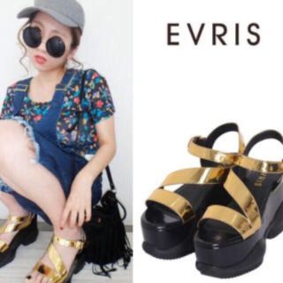 エヴリス(EVRIS)のEVRIS メタリックベルトサンダル(サンダル)