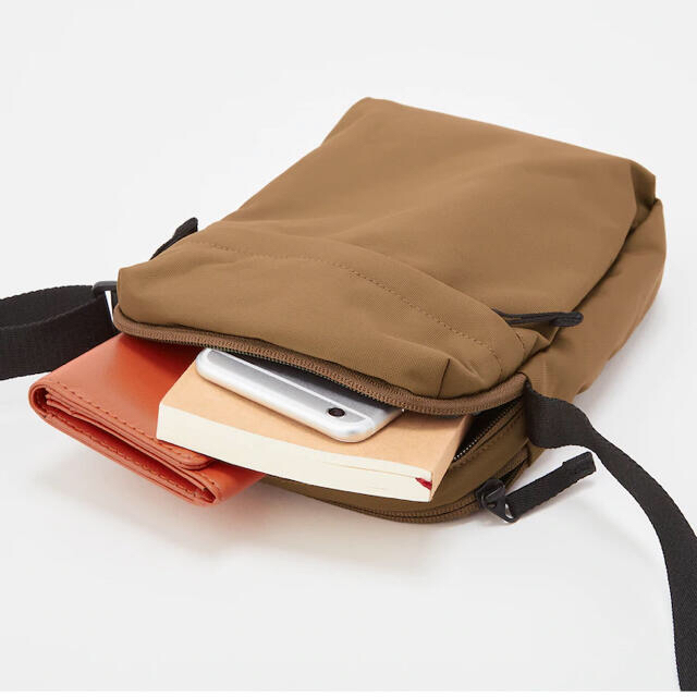 UNIQLO(ユニクロ)のミニショルダーバッグ　ネイビー レディースのバッグ(ショルダーバッグ)の商品写真